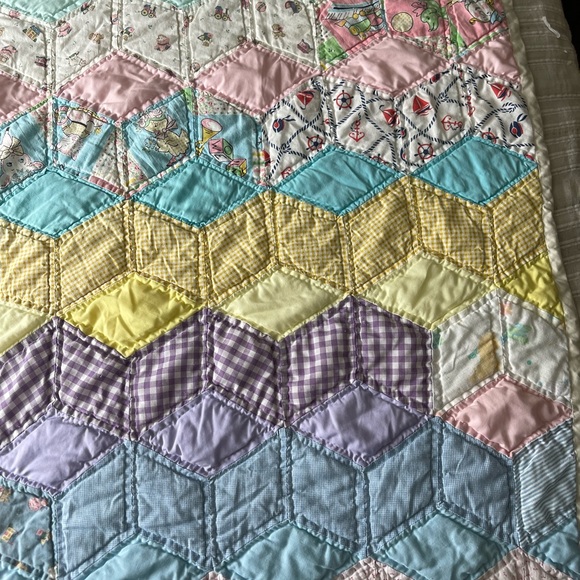 Vintage baby quilt - Picture 3 of 7
